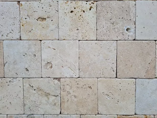 antikolt bézs travertin beltéri vágott kő falburkolat
