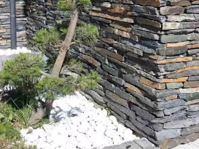 andezit csíkok épület aljzathoz