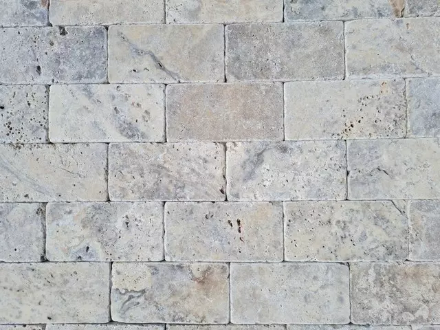 antikolt szürke travertin homlokzatburkolat antikolt szürke travertin homlokzatburkolat