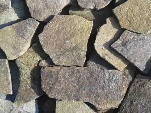 barna kismeretű andezit kő