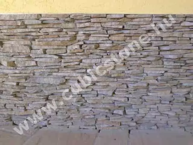 barnás-szürke andezit rcsíkok