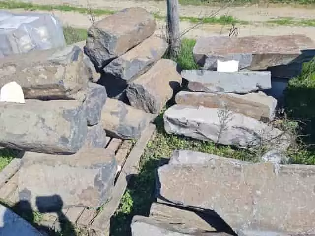 bazalt lapos kövek kerti tóhoz bazalt lapos kövek kerti tóhoz