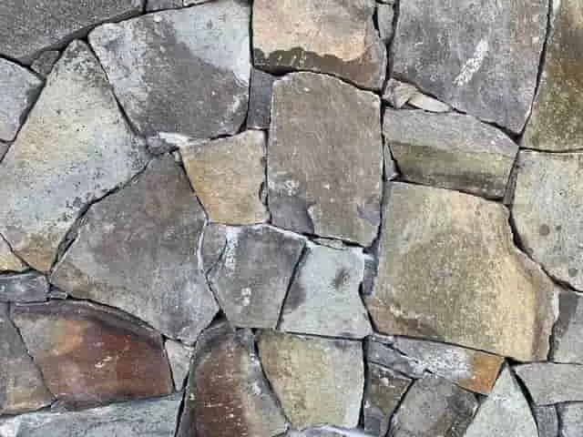 faragott andezit burkolókő fuga nélkül