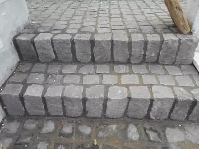 faragott andezit lépcső kő