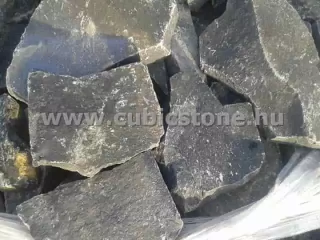 fekete aszimmetrikus andezit kőlapok