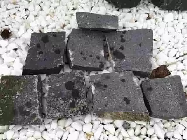 felezett bazalt kockakőlap felezett bazalt kockakőlap