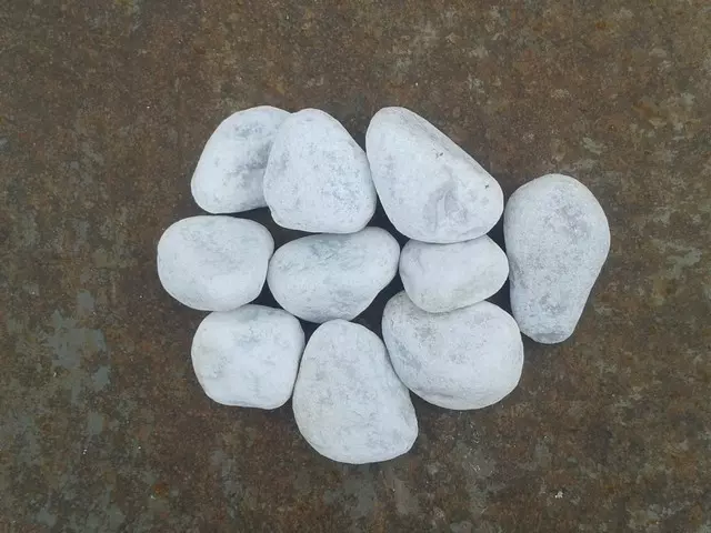 felhő fehér antikolt görgeteg kő