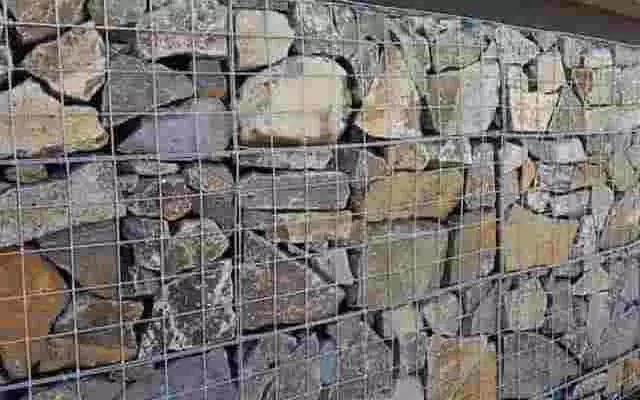 Gabion kő – támfalakhoz, kerítésekhez és modern kertépítési megoldásokhoz