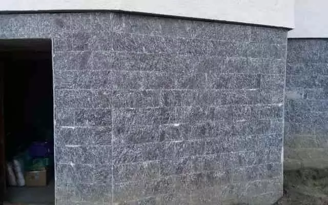 Természetes kőburkolatok – gránit, gneisz és kvarcit beépítése kültéren