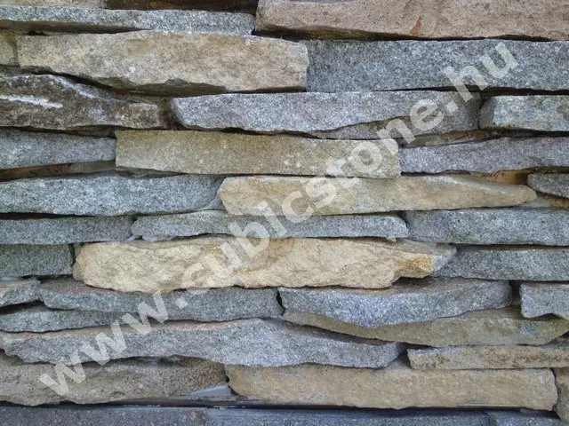 kékes-barna andezit kő csíkok