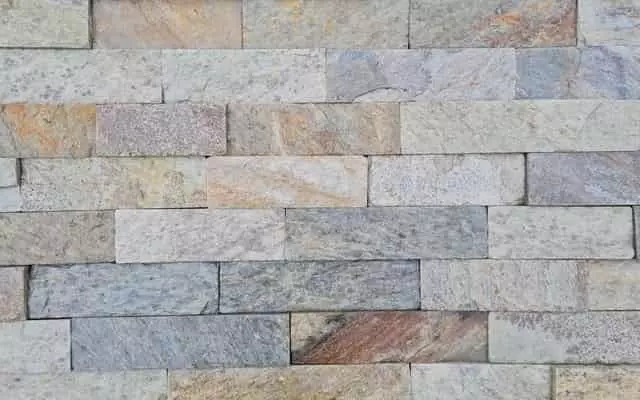 Kvarcit burkolat – világos, csillámos felületű kő kültérre és beltérre