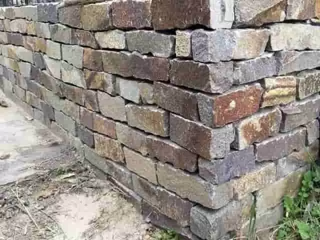 rözsdabarna andezit nyers kő