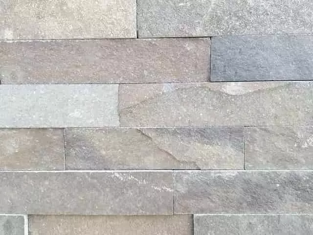 világosszürke, megmunkált andezit burkolókő